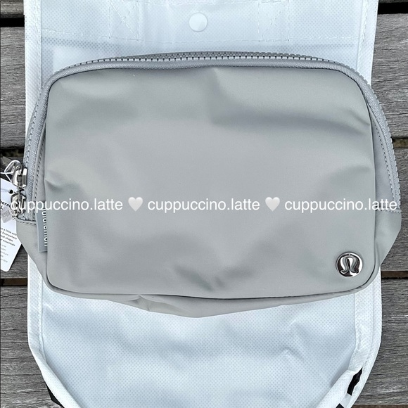 🤍NWT🤍Lululemon Athletica Everywhere Belt Bag Large in ‘Silver Drop’ - Picture 1 of 15